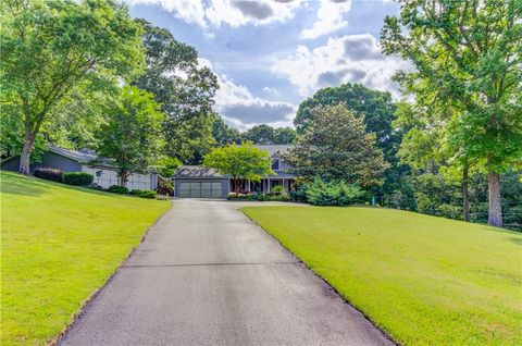 A home in Dacula