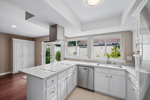 Condo For Sale - 7156 Stonington Drive<br/> Atlanta, GA 30328