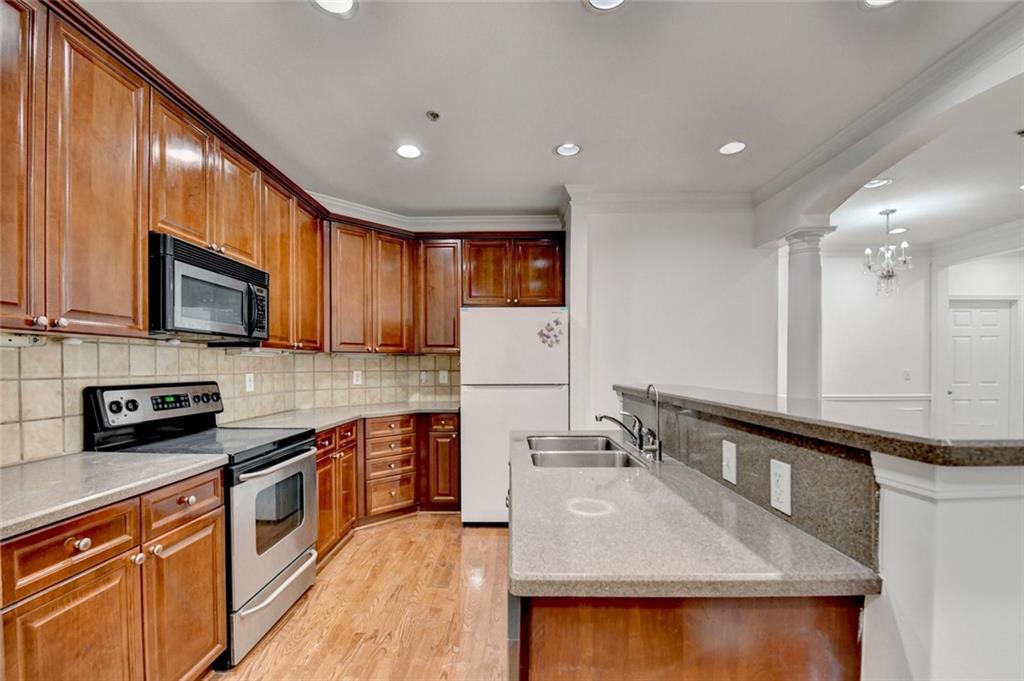 2202 Stratford Commons
