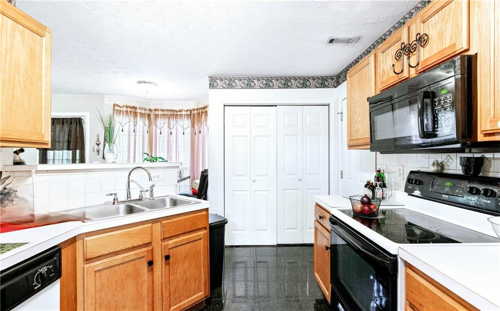 4014 Ivy Trace Lane, Ellenwood, Georgia image 7