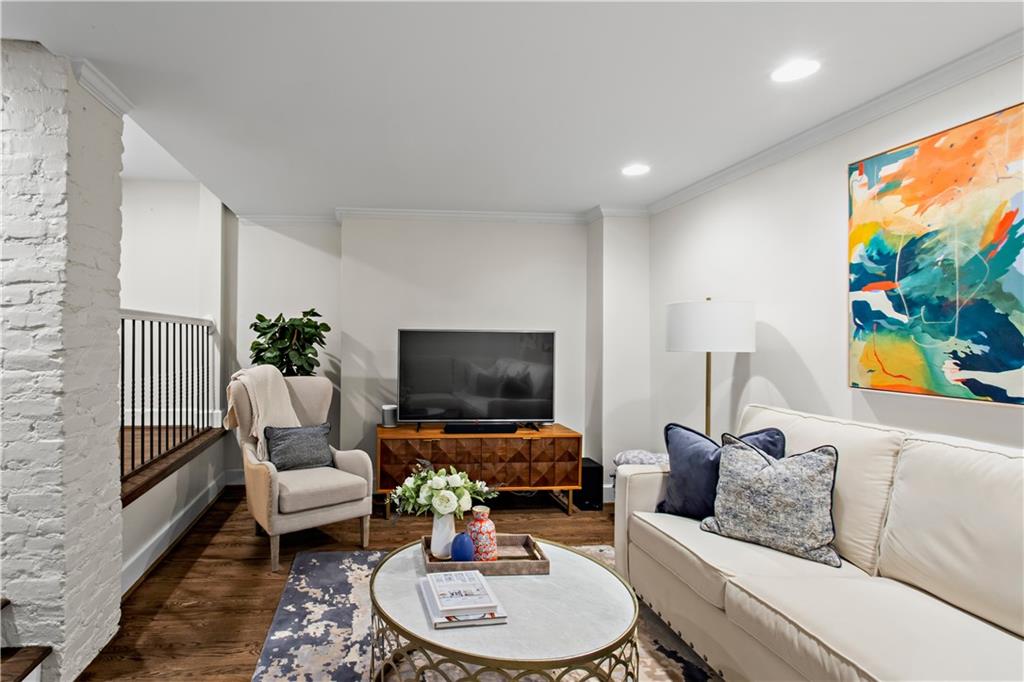 802 Frederica Street NE 5