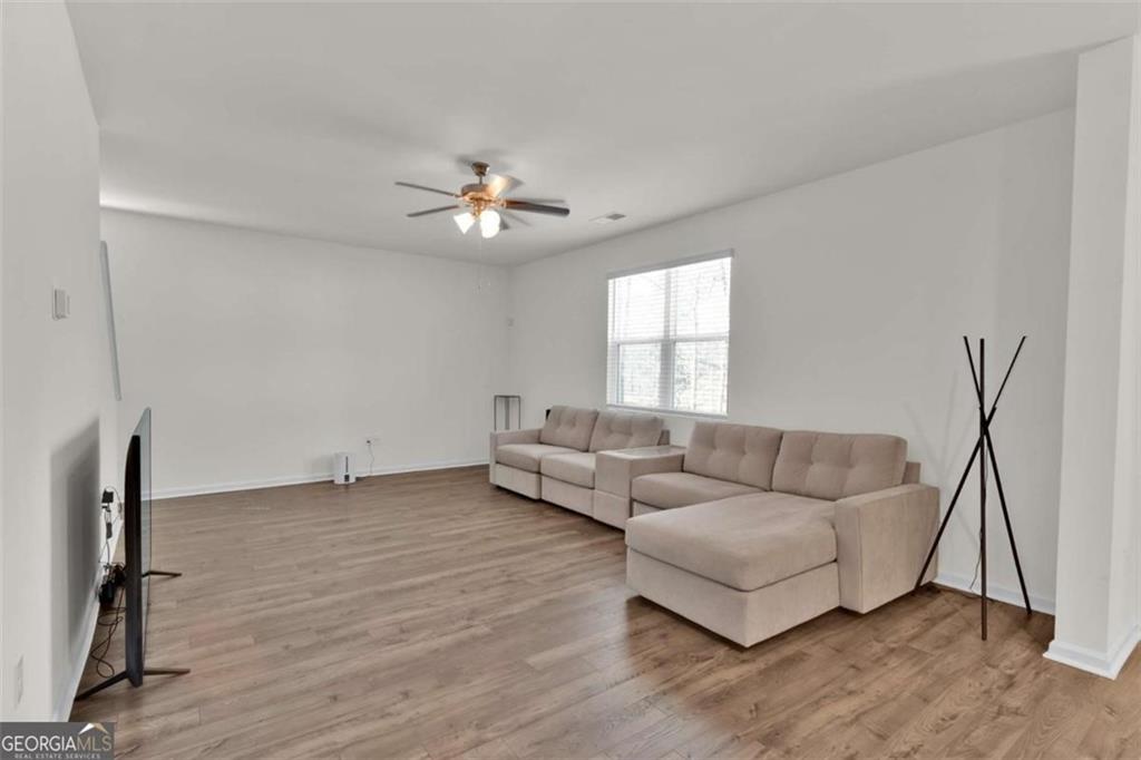 1054 Mackets Court