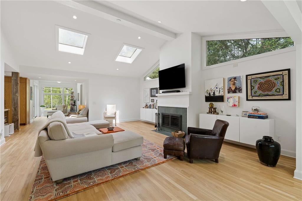 Atlanta, Georgia, 30307, United States, 4 Bedrooms Bedrooms, ,4 BathroomsBathrooms,Residential,Active,2037515