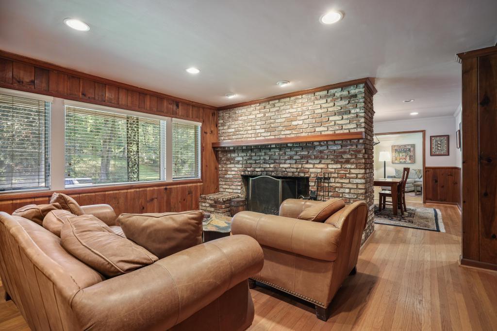 833 Pinetree Drive