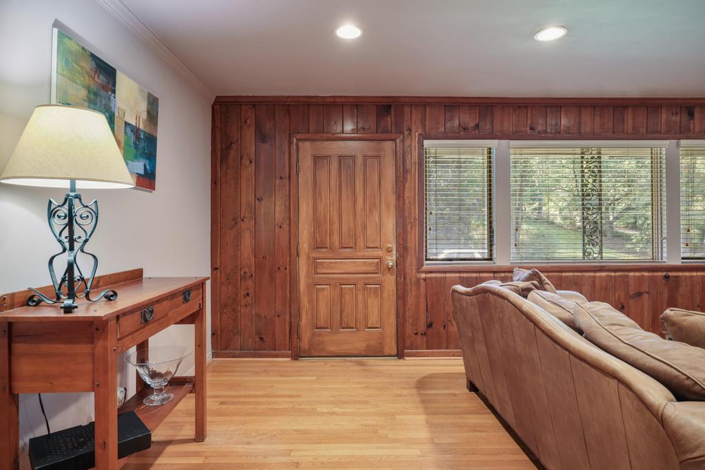 833 Pinetree Drive
