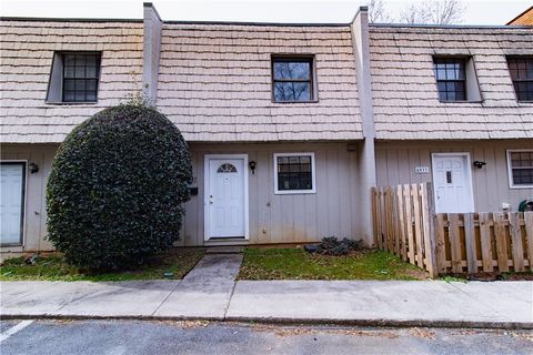 Condo For Sale - 6437 Stone Way<br/> Clayton County, Morrow, GA 30260