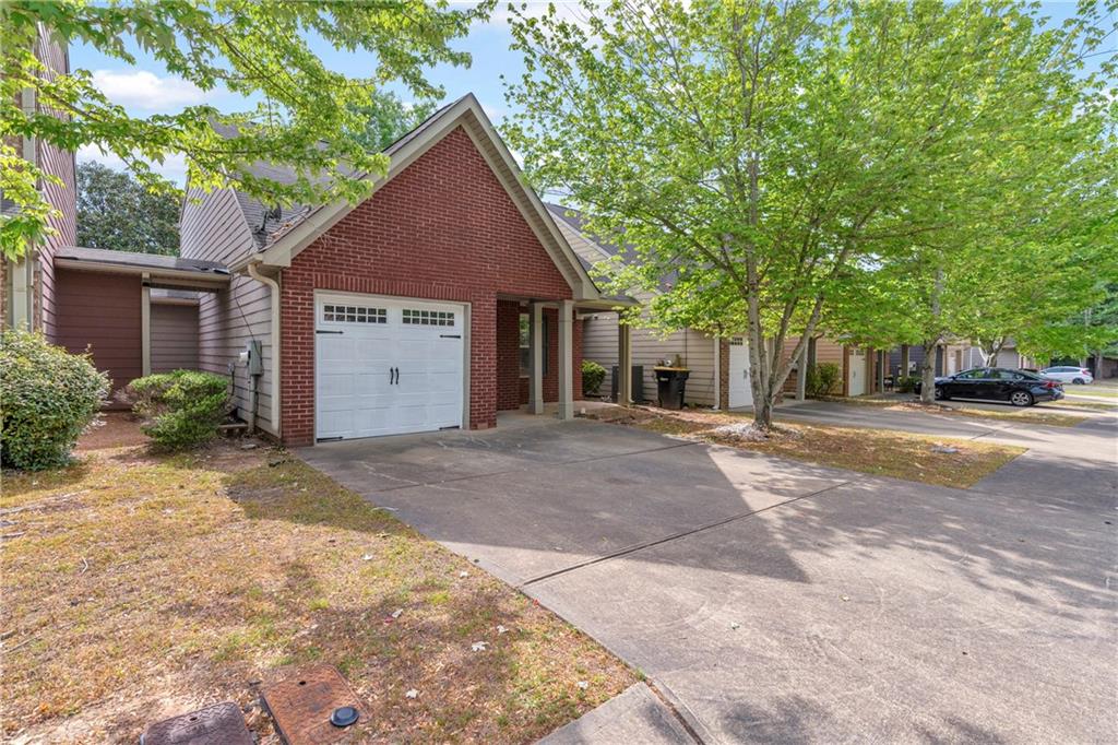 3042 Broadleaf Trail