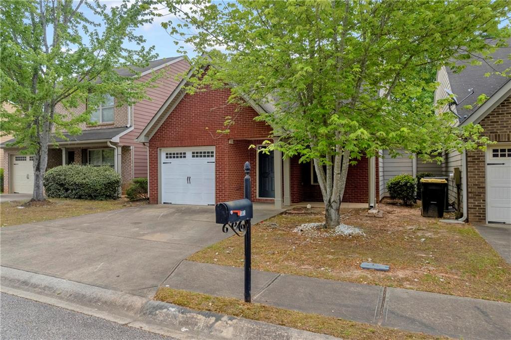 3042 Broadleaf Trail