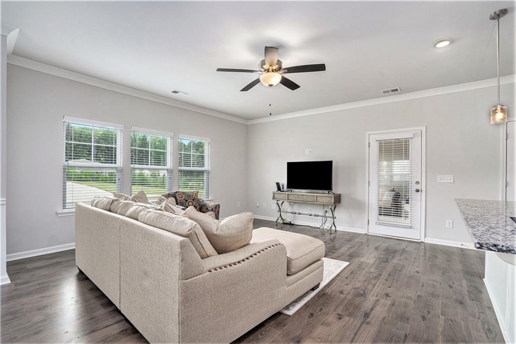3901 Shelleydale Drive, Powder Springs, Georgia image 9