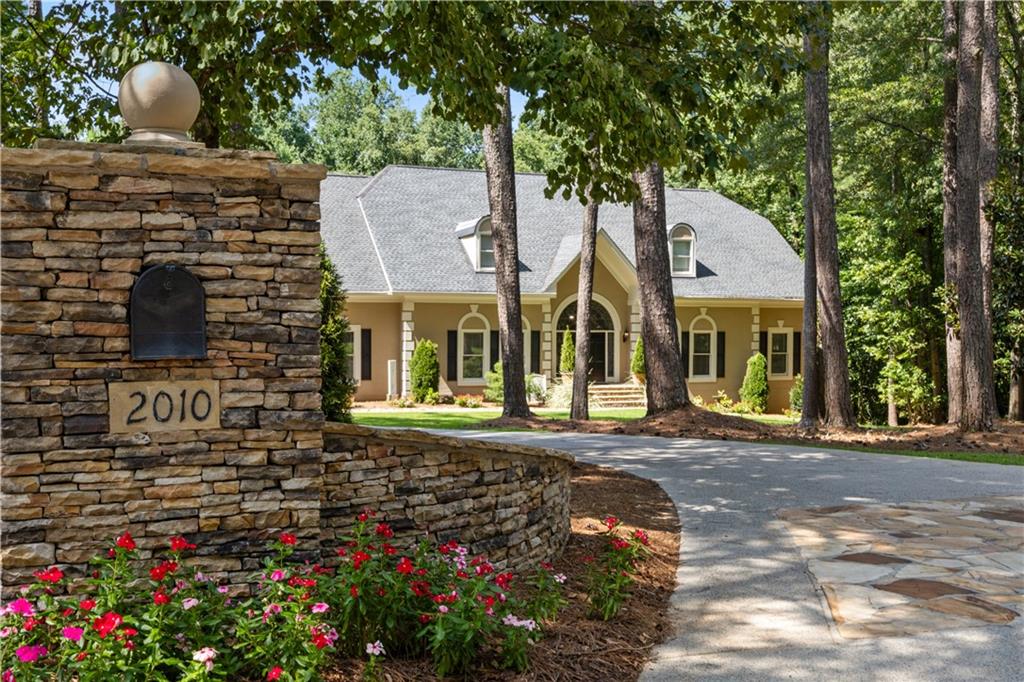 2010 Stonehedge Road, Roswell, Georgia image 4