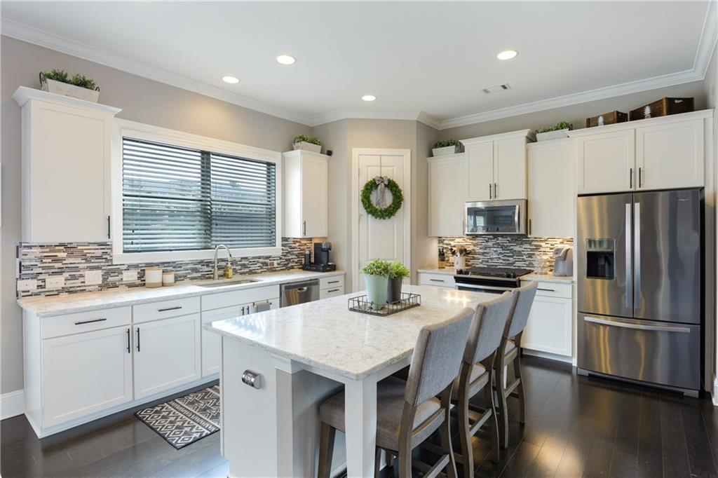 2790 Avington Lane SE