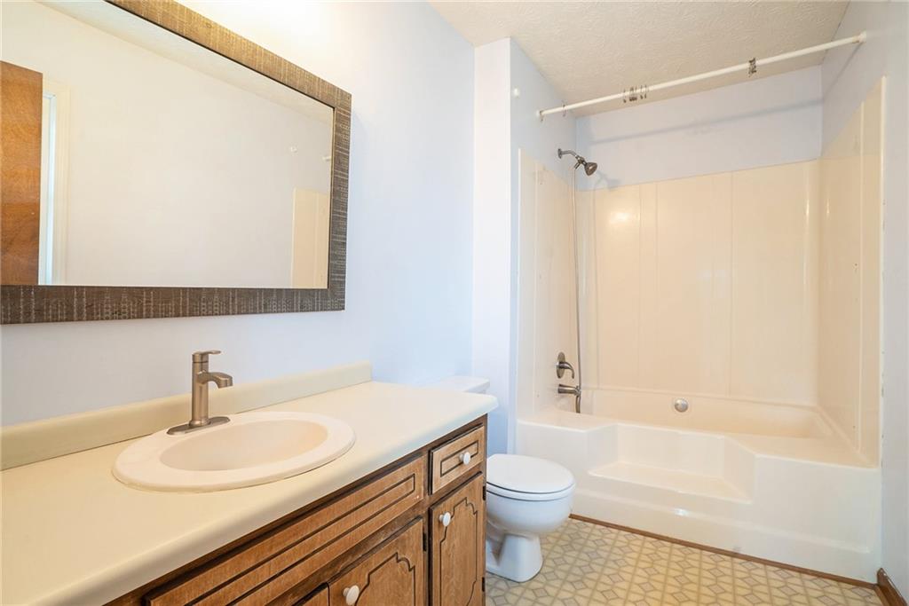 752 Fallowfield Drive, Loganville, Georgia image 12
