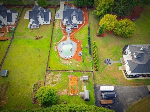 A home in Dawsonville