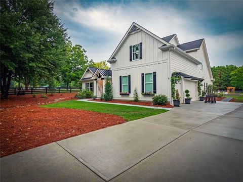 A home in Dawsonville