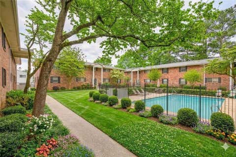Condo For Sale - 315 Hilderbrand Drive #B4<br/> Sandy Springs, GA 30328