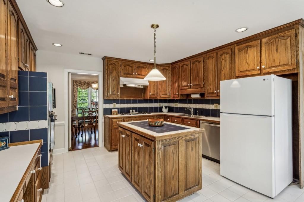 1824 Mallard Lake Drive, Marietta, Georgia image 3