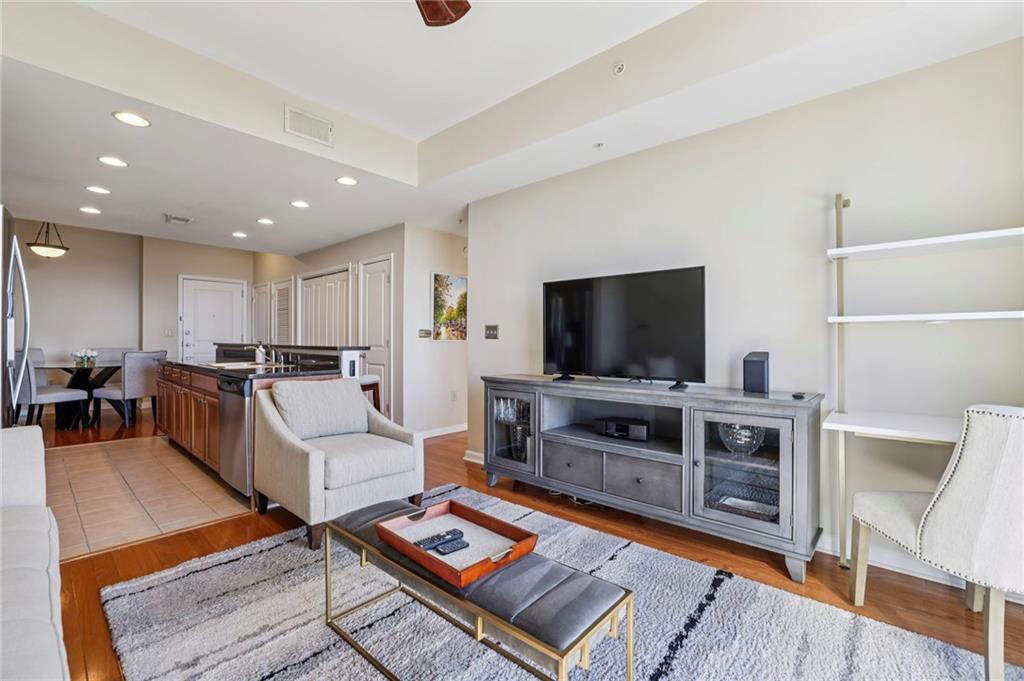 3040 Peachtree Road NW 606