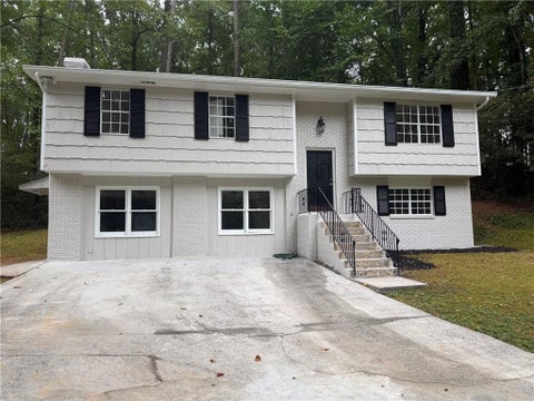 Homes For Sale - 5959 Simone Drive<br/> Stone Mountain, GA 30087