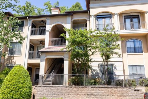 Photo of 3777 Peachtree Road NE #712, Atlanta, GA 30319 (MLS # 7757649)