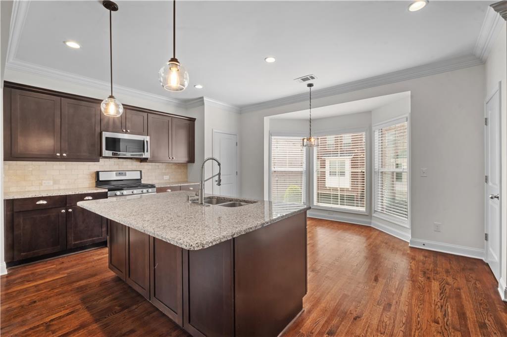 2171 W Village Lane, Smyrna, Georgia image 9