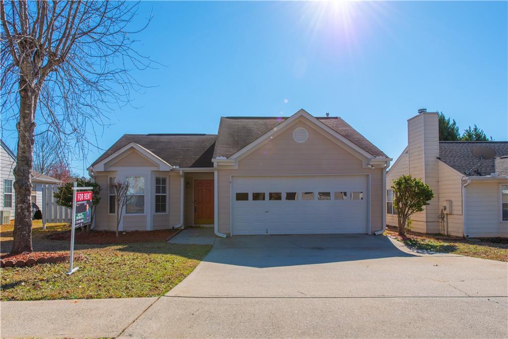 This is a MUST SEE!! This beautiful ranch features 3 bedrooms 2 bathrooms, new Hardwood Floors and carpet. Fresh inside and outside paint, Fireplace, high celings. Kitchen open to the Family Room and Dinning Room. Great level front and back yard. House is very clean and ready to move in. Award winning BROOKWOOD school district.