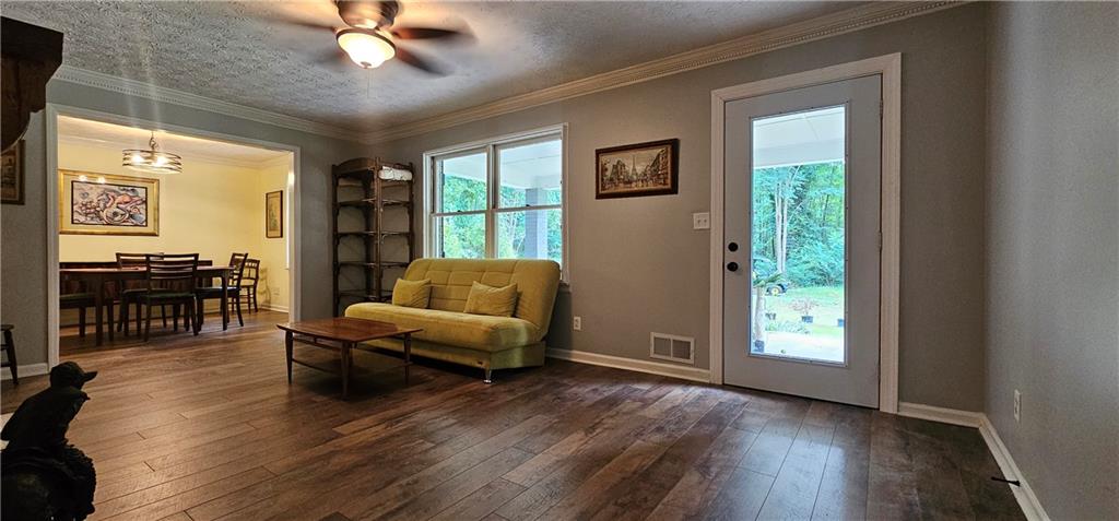 1541 Highway 81 W