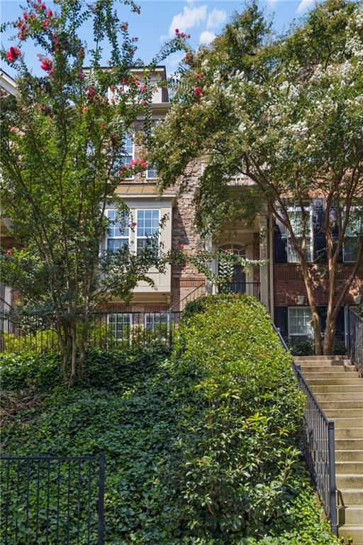 379 Ardmore Court NW