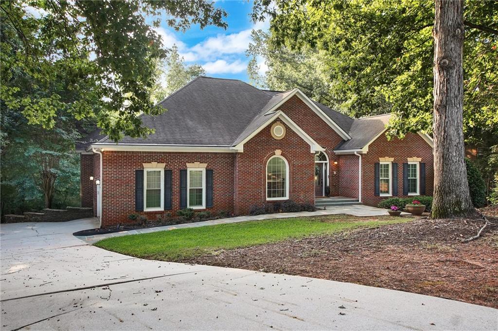 8080 Lakemont Close