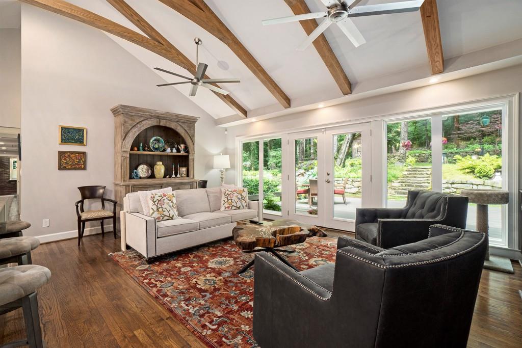 7265 Hunters Branch Drive, Sandy Springs, Georgia image 10