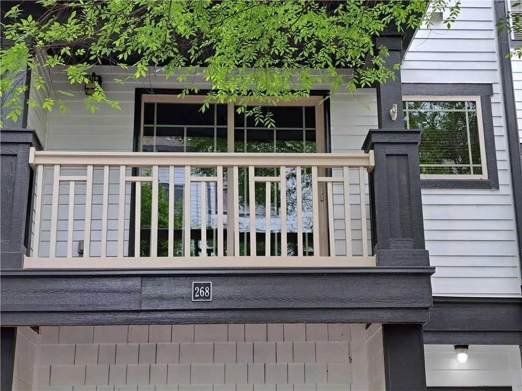 Atlanta, Georgia 30309, United States, 2 Bedrooms Bedrooms, ,3 BathroomsBathrooms,Residential,Active,237761