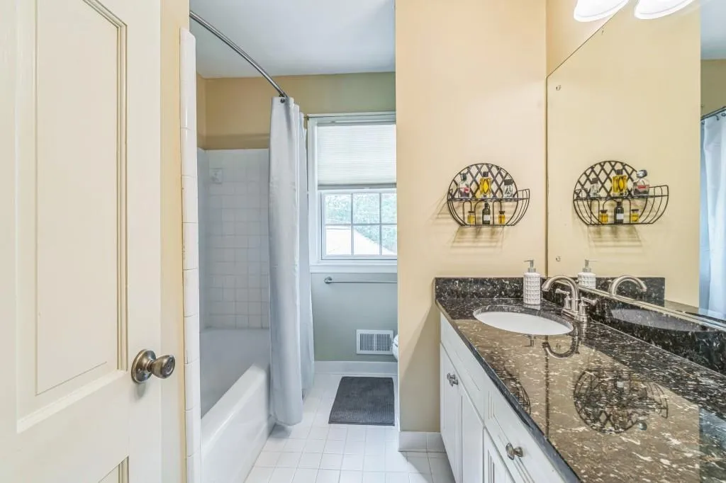 Atlanta, Georgia 30328, United States, 4 Bedrooms Bedrooms, ,4 BathroomsBathrooms,Residential,Pending,141708