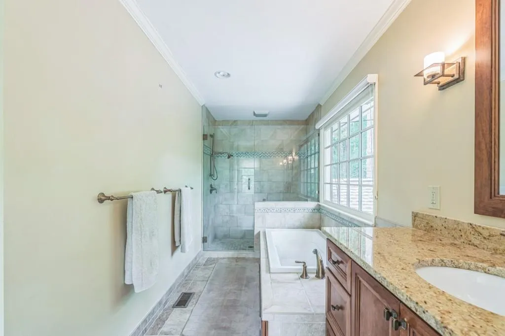 Atlanta, Georgia 30328, United States, 4 Bedrooms Bedrooms, ,4 BathroomsBathrooms,Residential,Pending,141708