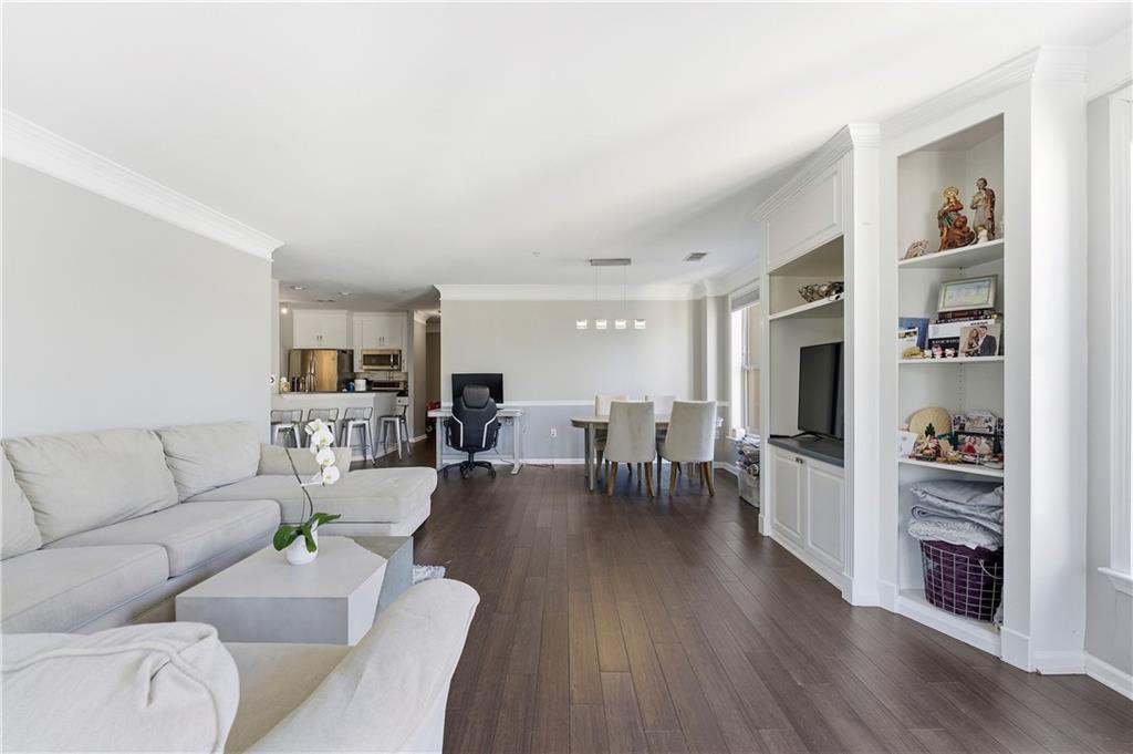 3334 Peachtree Road NE 212