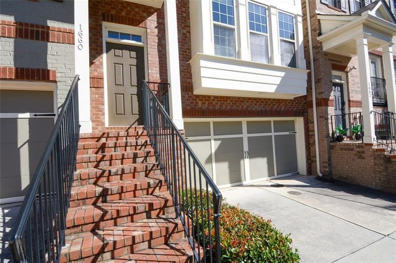 1660 Woodbridge Lane NE