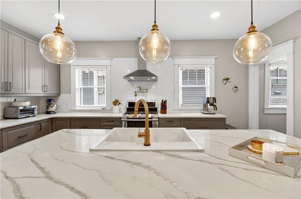 865 Monroe Circle NE