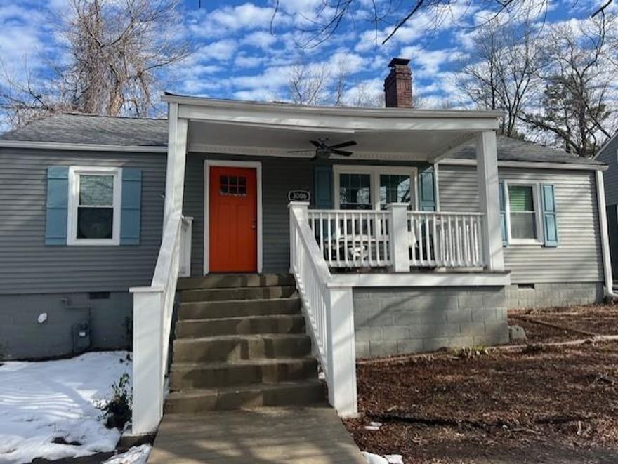 Location is awaiting in this spacious open concept home, minutes from venues. Close to the Mercedes Benz Stadium, Lakewood Amphitheatre and many more. Enjoy your peaceful yard and convenient location all in one, do not hesitate to see this one.