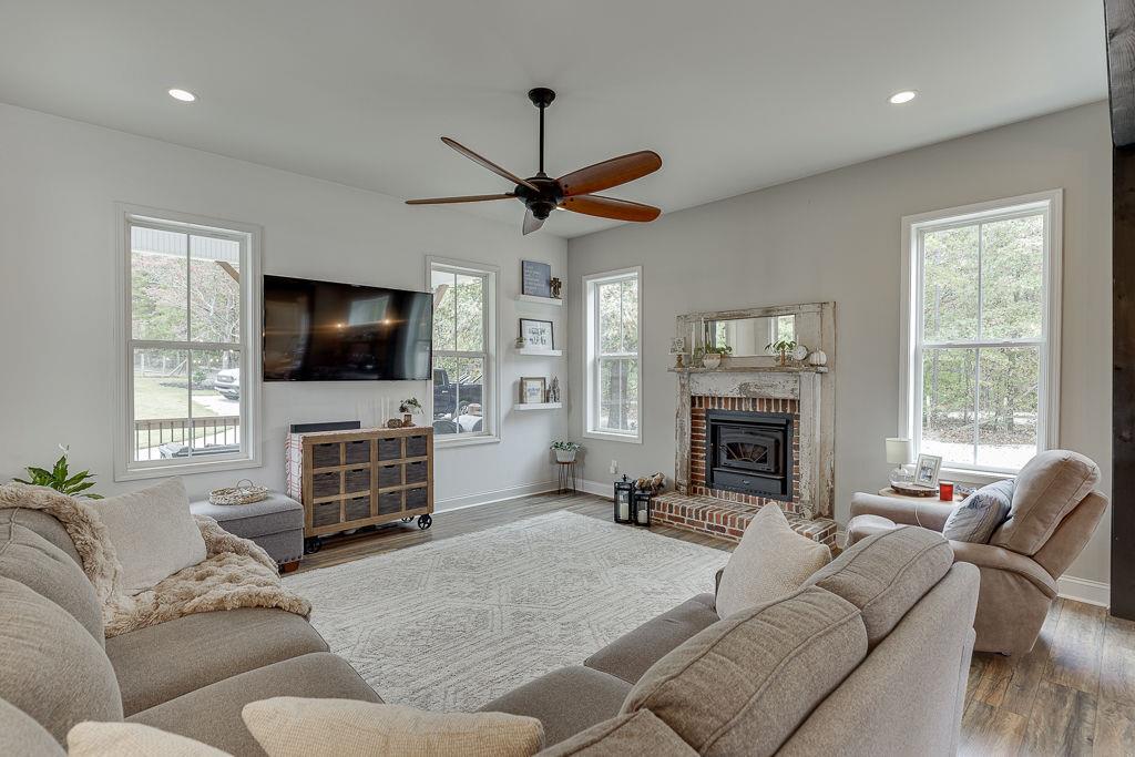 6435 Looper Lake Drive, Flowery Branch, Georgia image 10