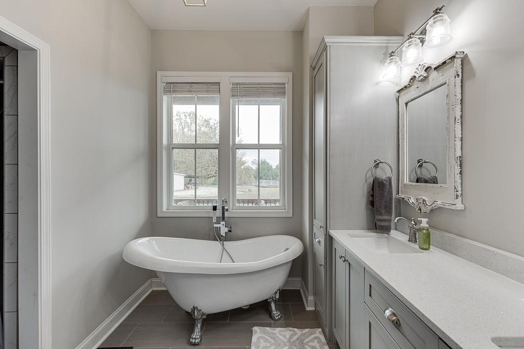 6435 Looper Lake Drive, Flowery Branch, Georgia image 30