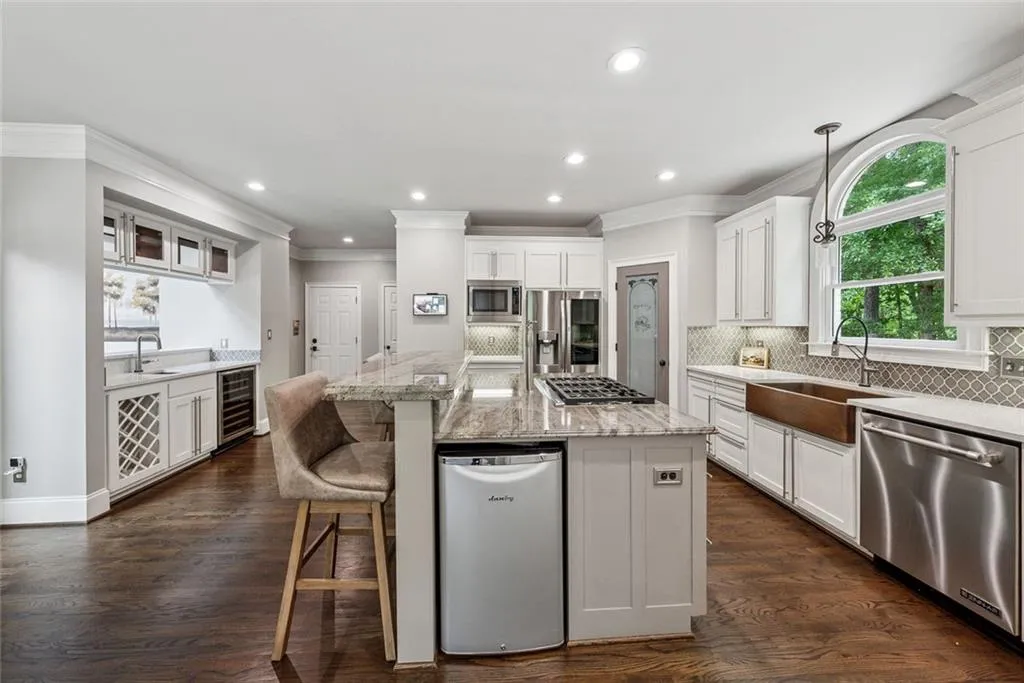 Milton, Georgia 30004, United States, 6 Bedrooms Bedrooms, ,6 BathroomsBathrooms,Residential,Pending,141680