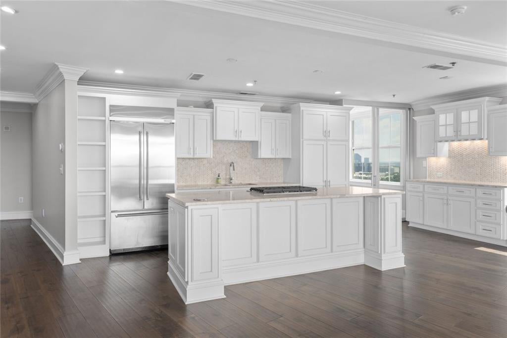 2881 Peachtree Road NE 2103