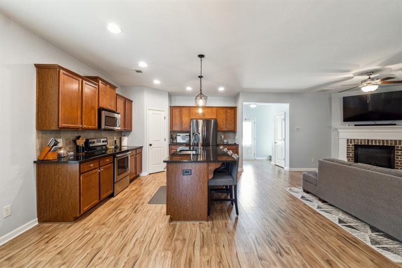 5925 Watersdown Way, Flowery Branch, Georgia image 16