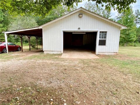 A home in Powder Springs