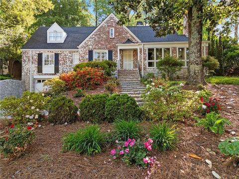 Photo of 561 Peachtree Battle Avenue NW, Atlanta, GA 30305 (MLS # 7759346)