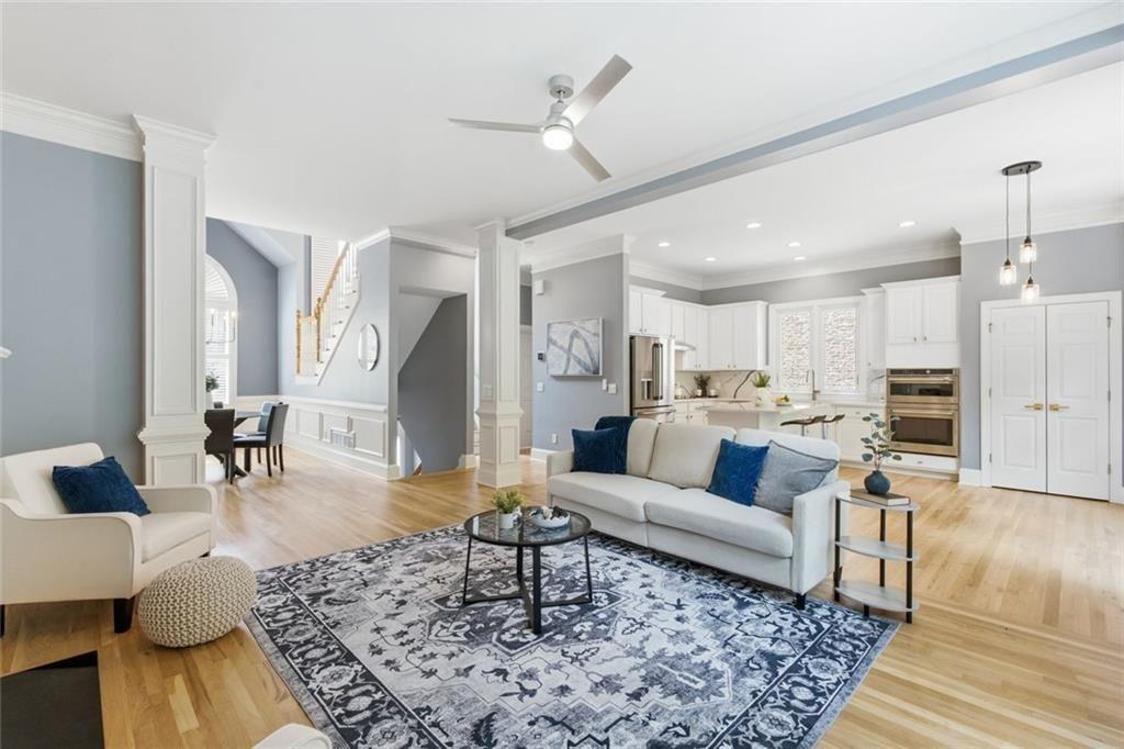 2482 Manor Walk