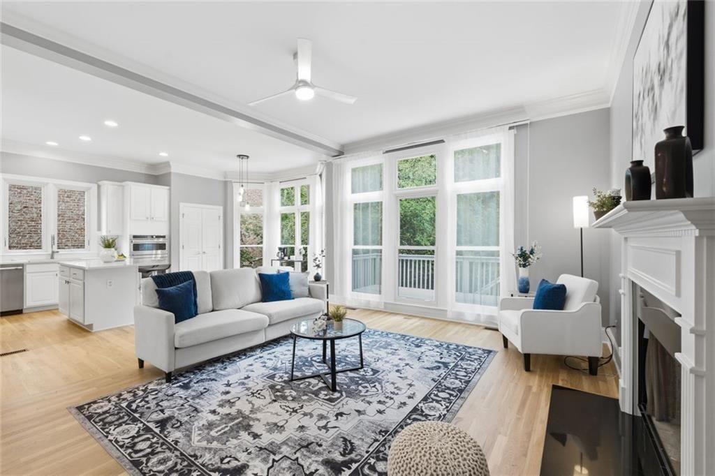 2482 Manor Walk