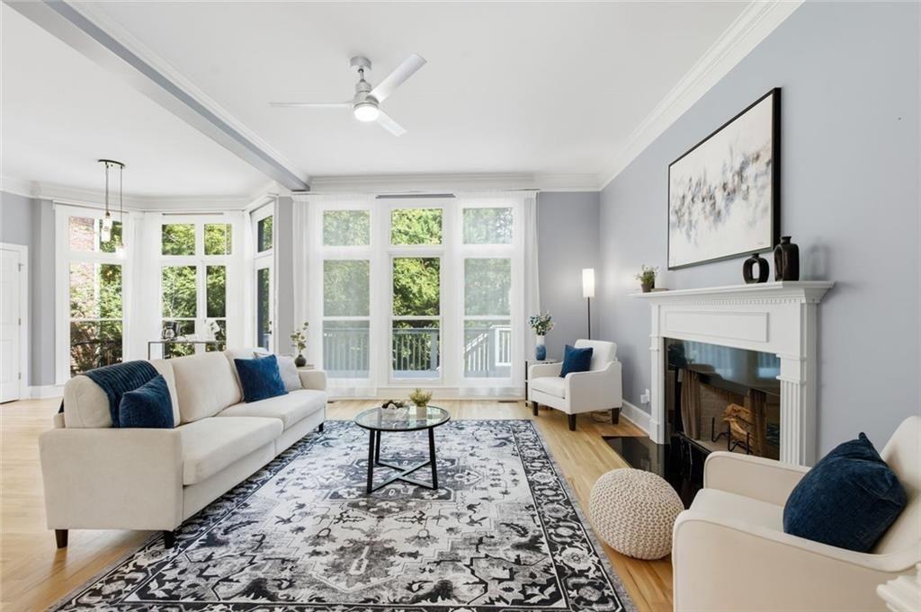 2482 Manor Walk