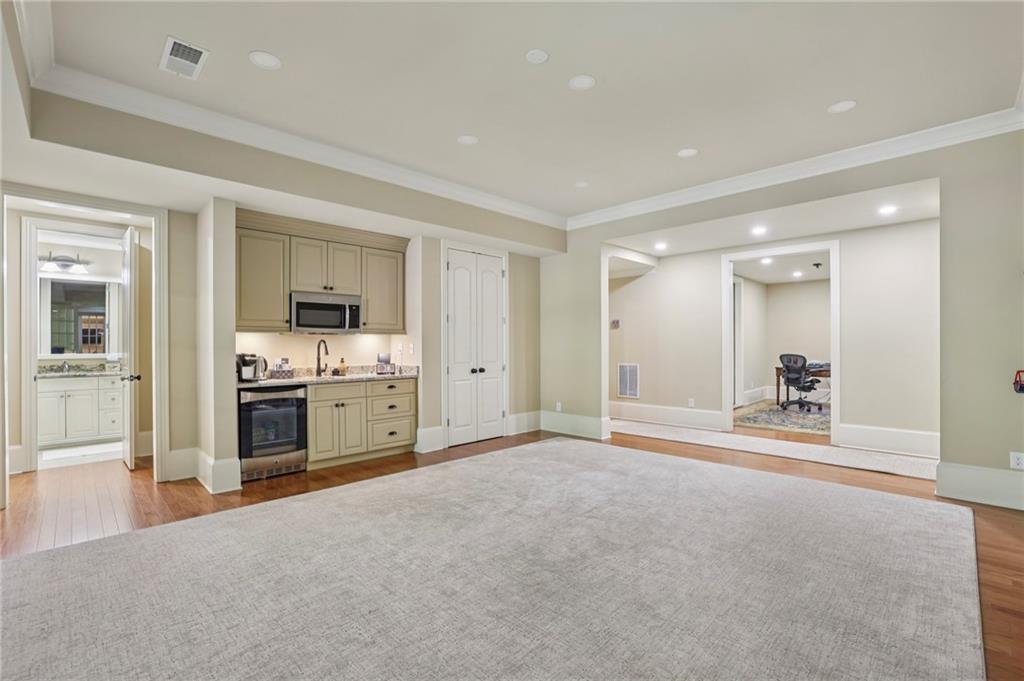 Atlanta, Georgia, 30339, United States, 5 Bedrooms Bedrooms, ,8 BathroomsBathrooms,Residential,Active,2041482