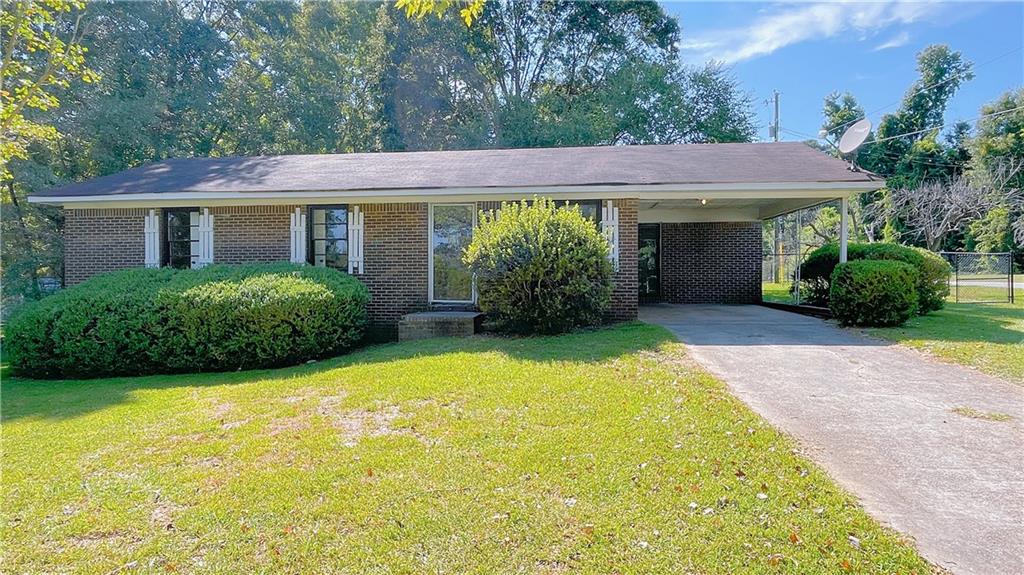 Brand New Kitchen & Appliances | Brand New LVP & Carpet | Fresh Paint | Spacious 0.73 Acres Lot Size
This move-in ready Griffin home with 3 bedrooms and 2 bathrooms features a completely new kitchen with appliances, updated luxury vinyl plank flooring and carpet, plus fresh interior paint throughout. Situated on a spacious 0.73-acre lot, there’s plenty of room to enjoy outdoor living. Conveniently located near U.S. 19/41 and GA-16, with easy access to shopping at North Griffin Square and dining options such as Bank Street Café and Catarina’s Mexican Restaurant.
Septic tank serviced at the end of 2023.