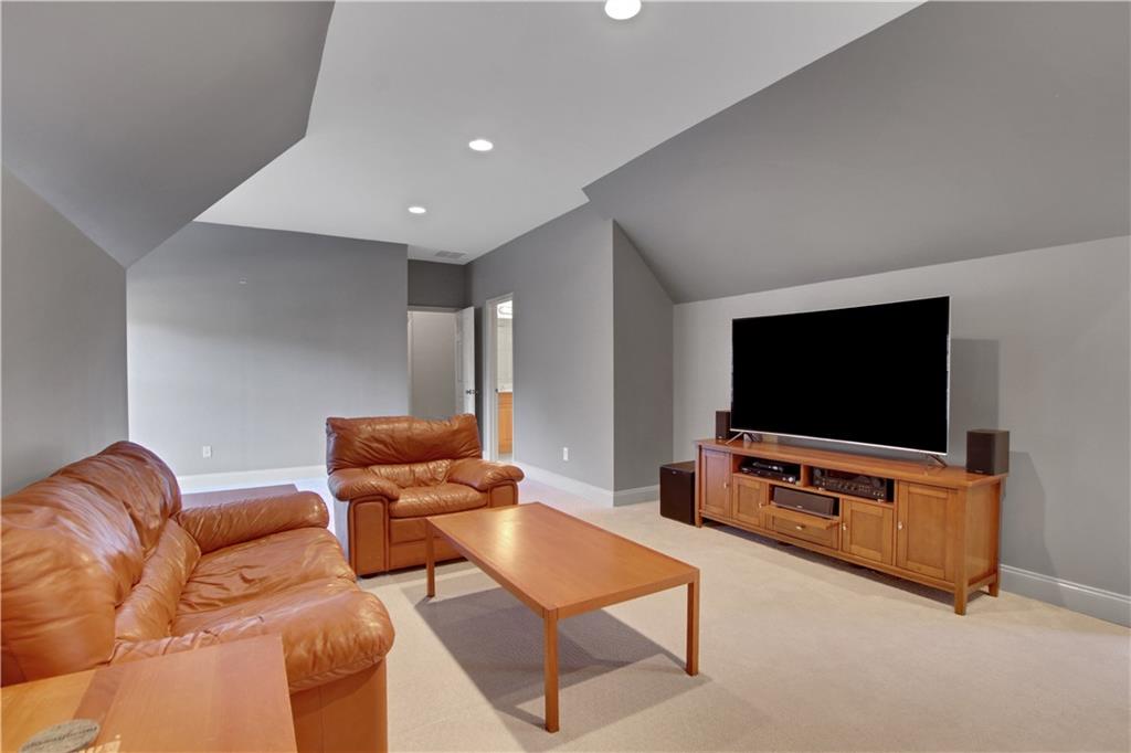 Woodbridge at Hamilton Lake - Residential