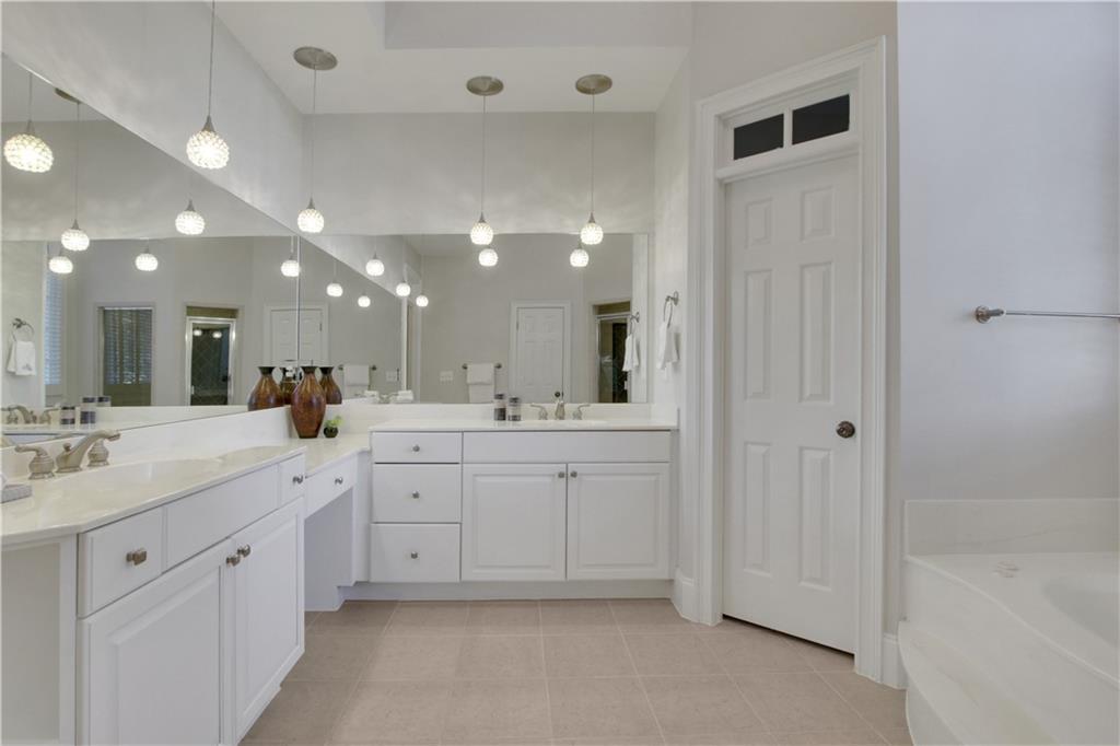 Woodbridge at Hamilton Lake - Residential